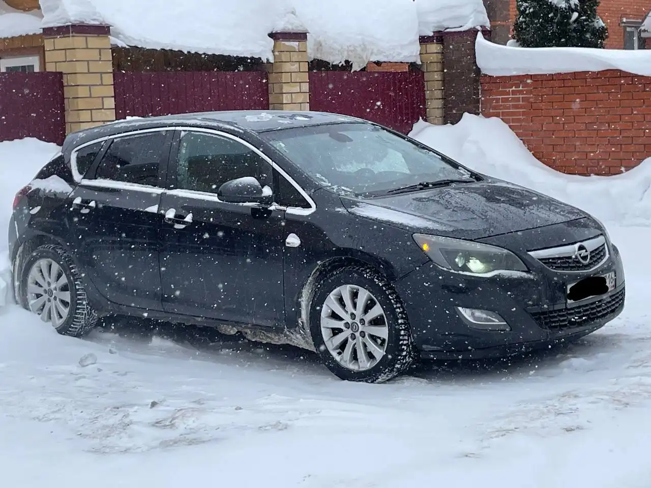 Opel Astra J 2011 год, 1.6 турбо, автомат - Авто в Казань