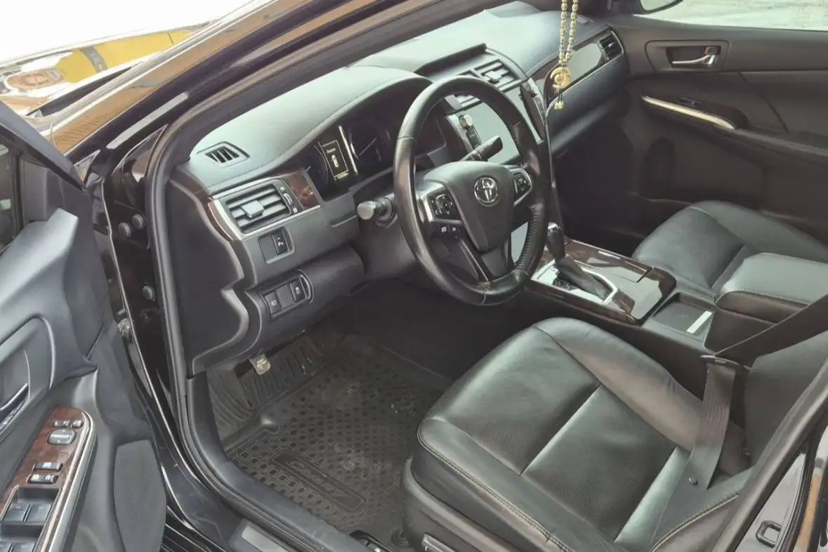 Toyota Camry 2017 года, 2.5 AT, 141000 км, с шумоизоляцией и сигнализацией - Легковые автомобили (Авто) в Уфа
