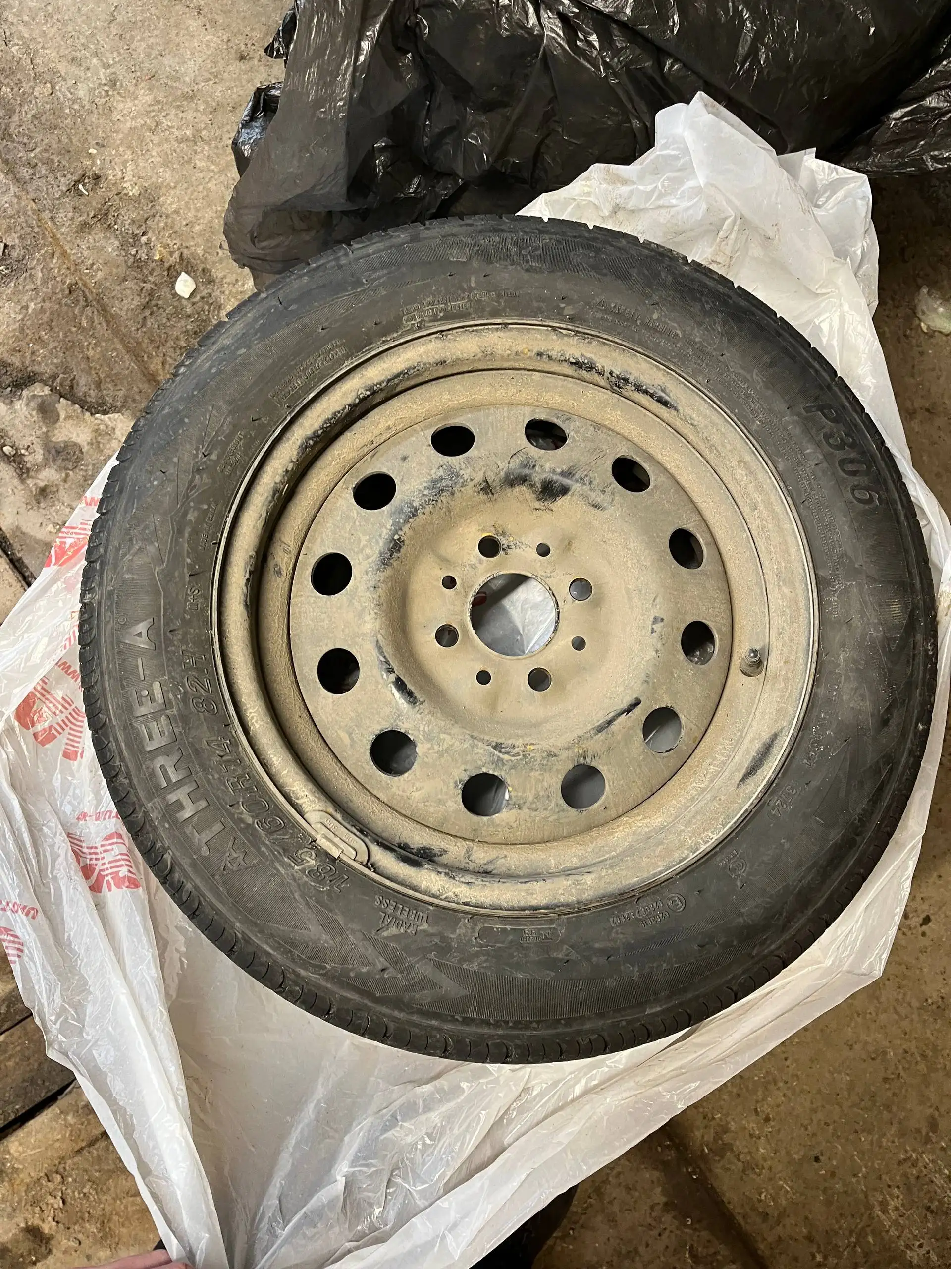 Новая резина, штампы на приору (ваз) - Шины и диски (Запчасти) в Казань