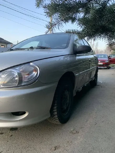 Продажа автомобиля Kia Rio 2000 года - Кроссовер в Челябинск