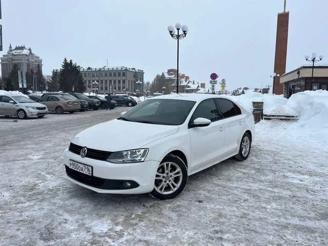 Volkswagen Jetta 1.6 автомат 2014 - Автомобиль в Казань