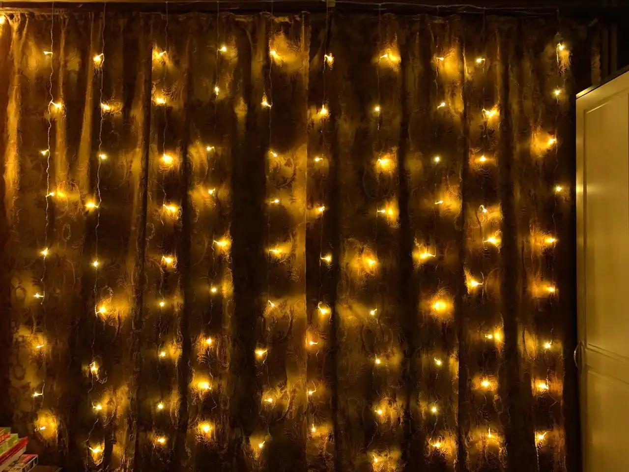 Новогодние гирлянды-шторы