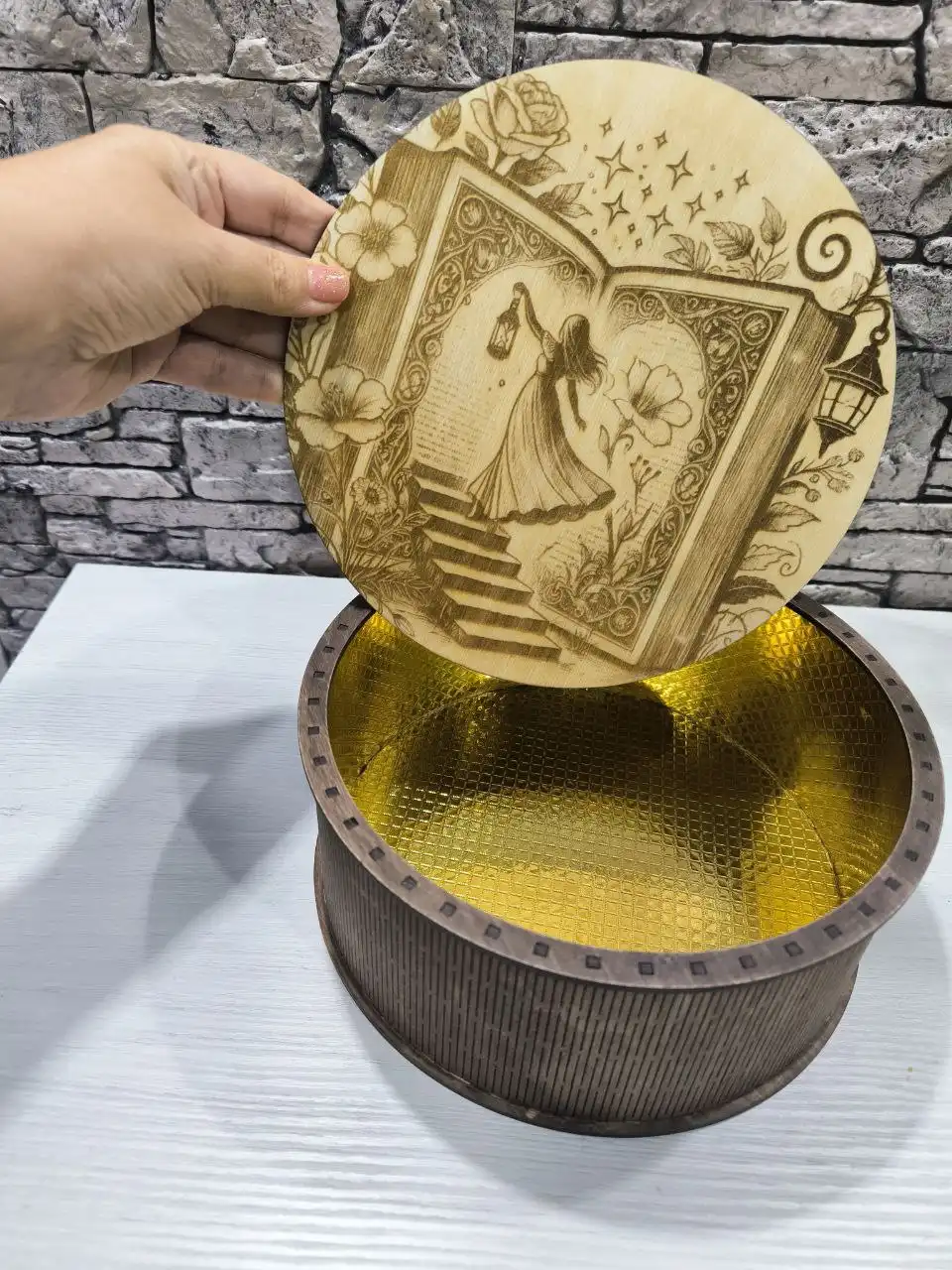 Шкатулки ручной работы и светильники