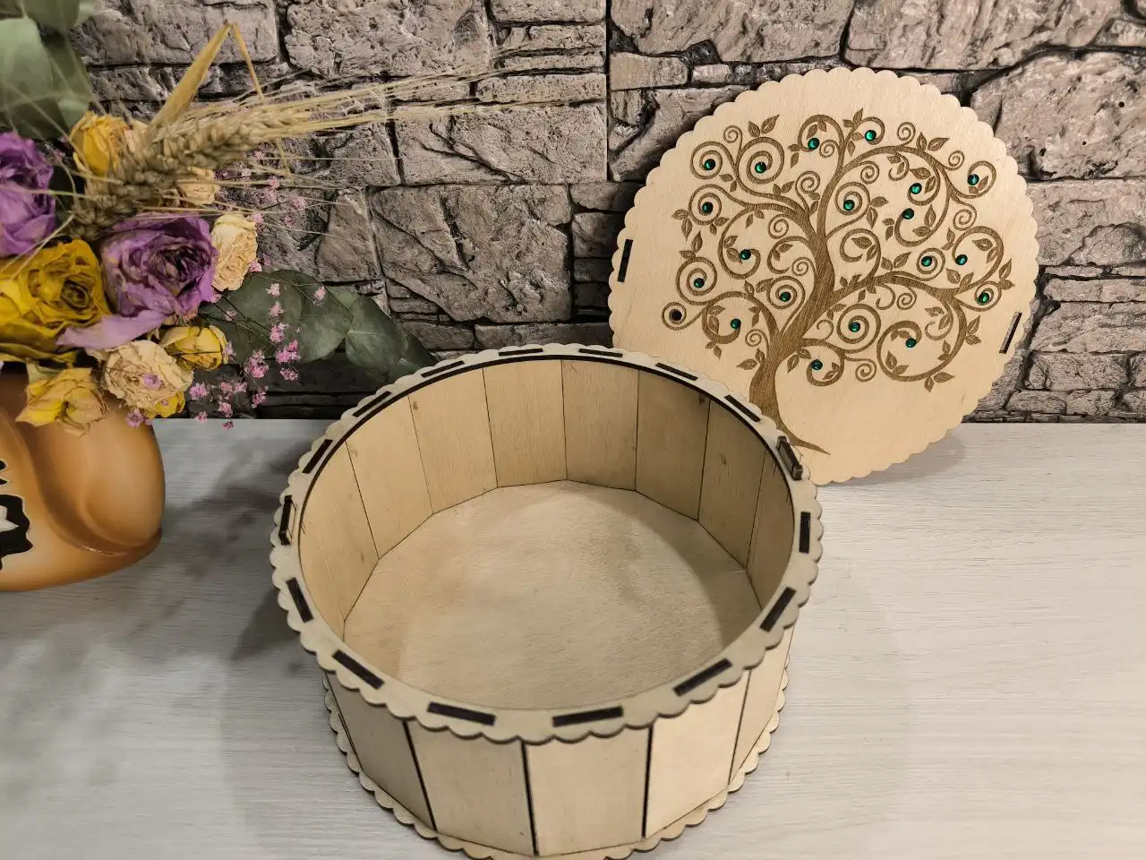 Шкатулки ручной работы и светильники