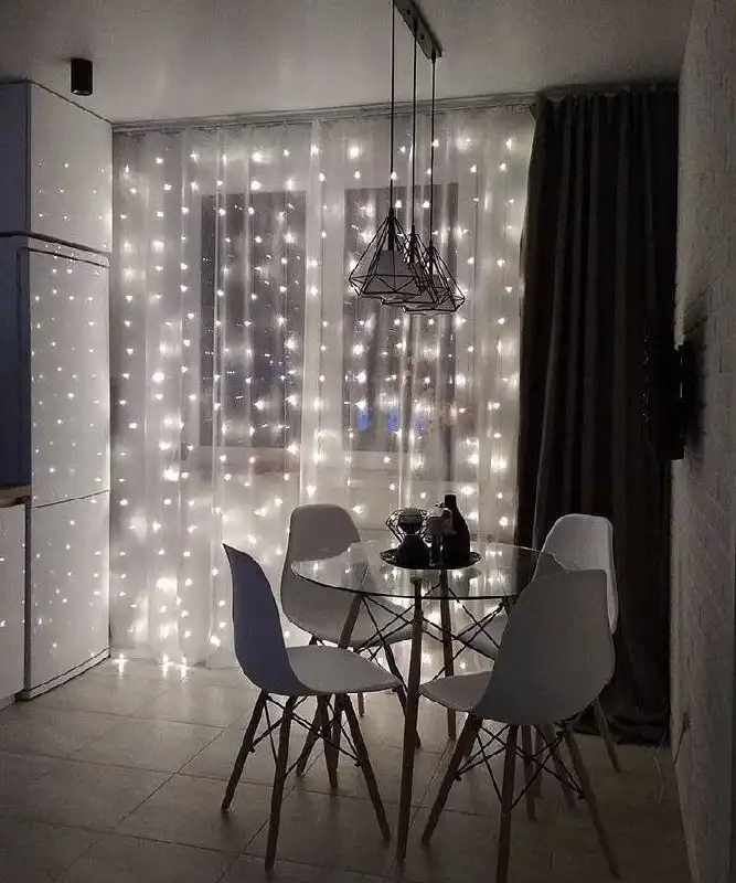 Новогодняя гирлянда-штора для уюта