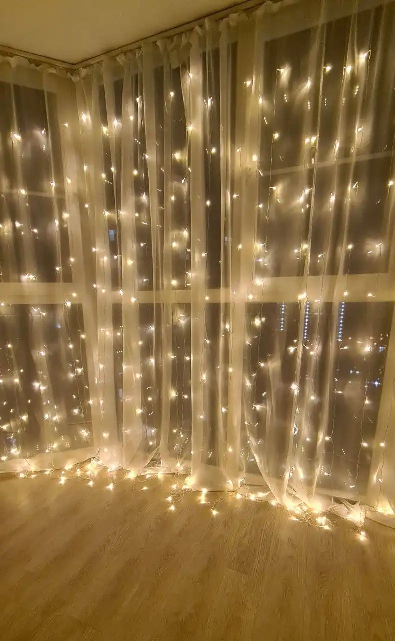Новогодняя гирлянда-штора для уюта