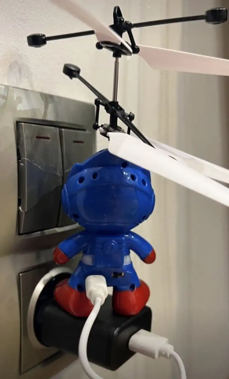 Продам летающих роботов