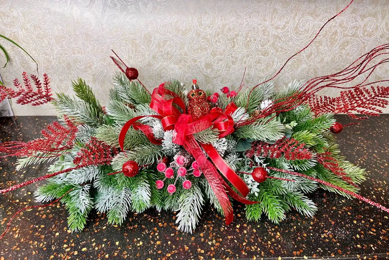Новогодний декор: искусственные веточки ели