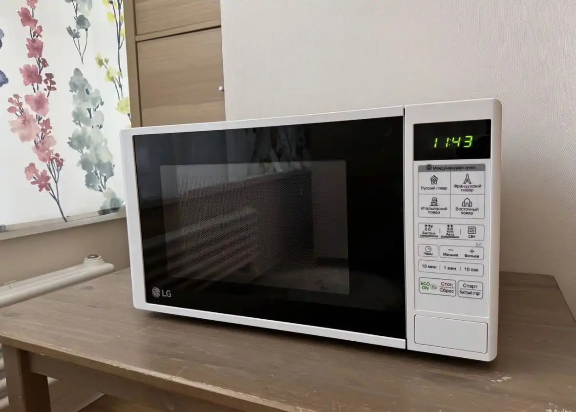 Микроволновая печь LG б/у полгода