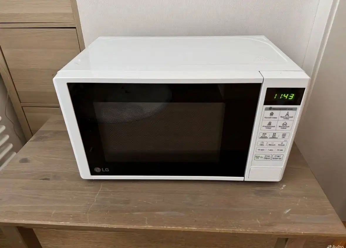 Микроволновая печь LG б/у полгода