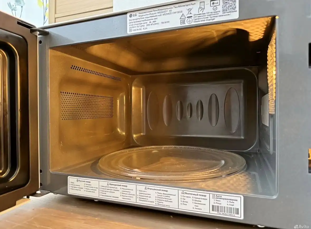 Микроволновая печь LG б/у полгода