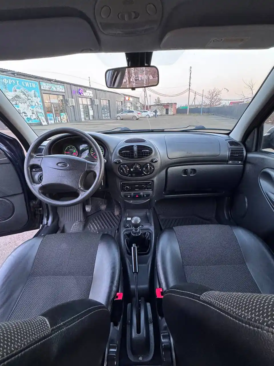 Автомобиль 2012 года полная комплектация