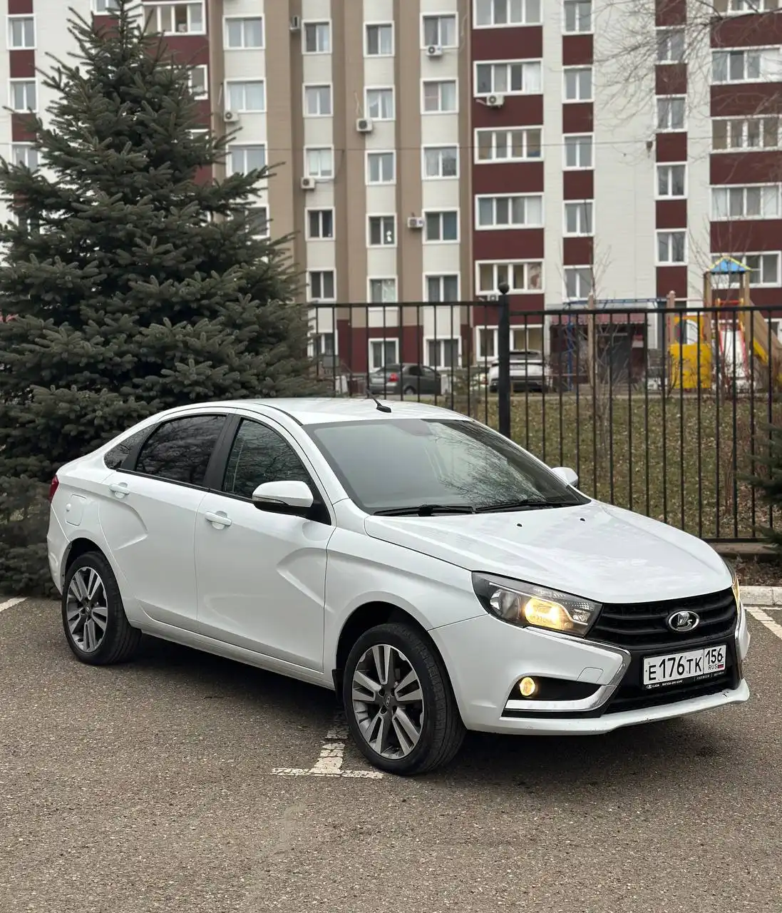 Продам Весту 2016 года