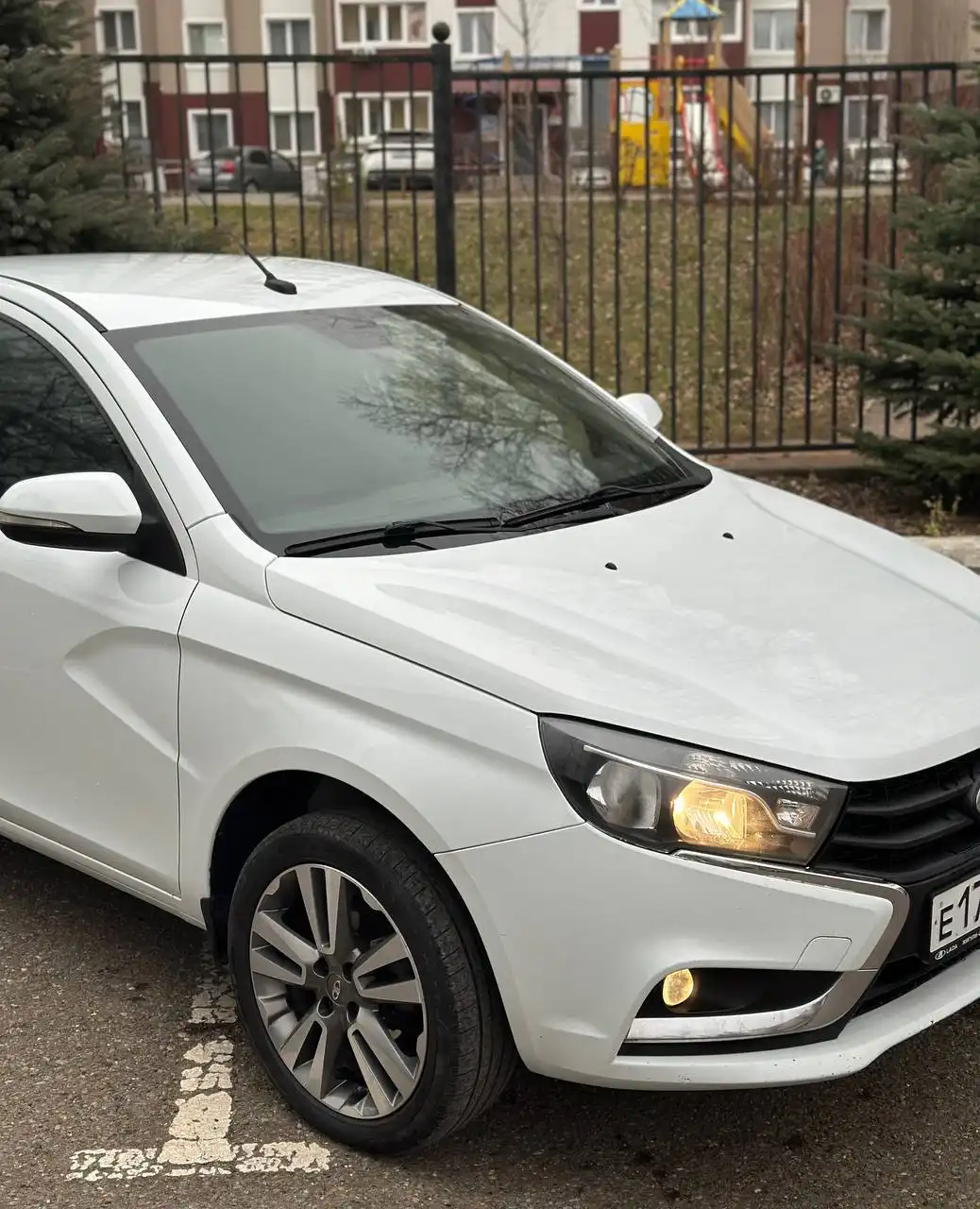 Продам Весту 2016 года
