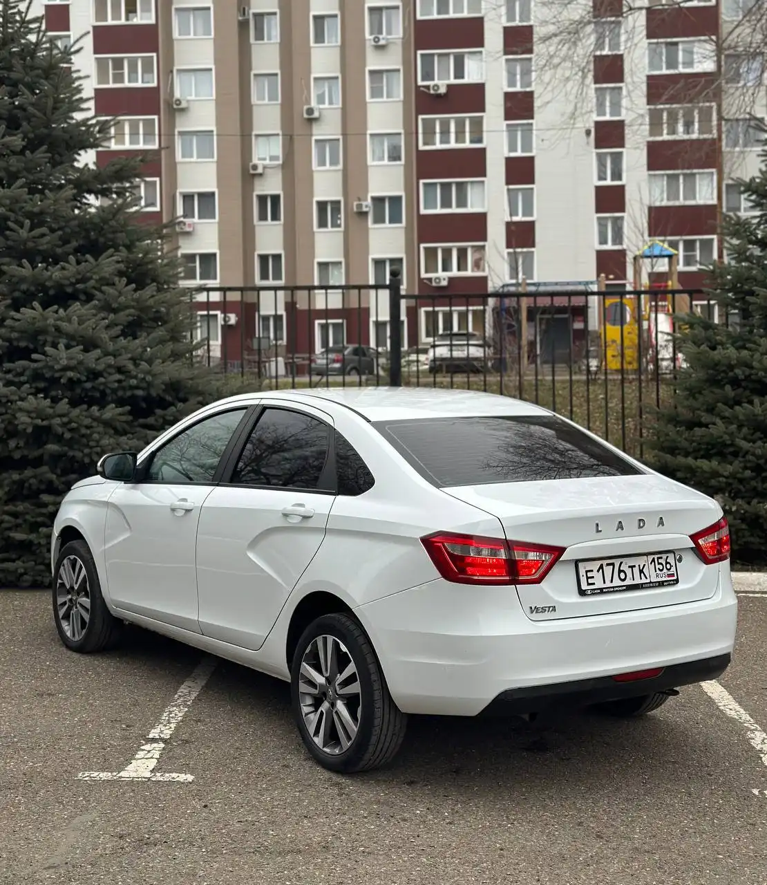 Продам Весту 2016 года