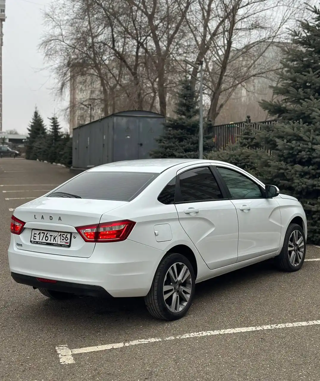 Продам Весту 2016 года