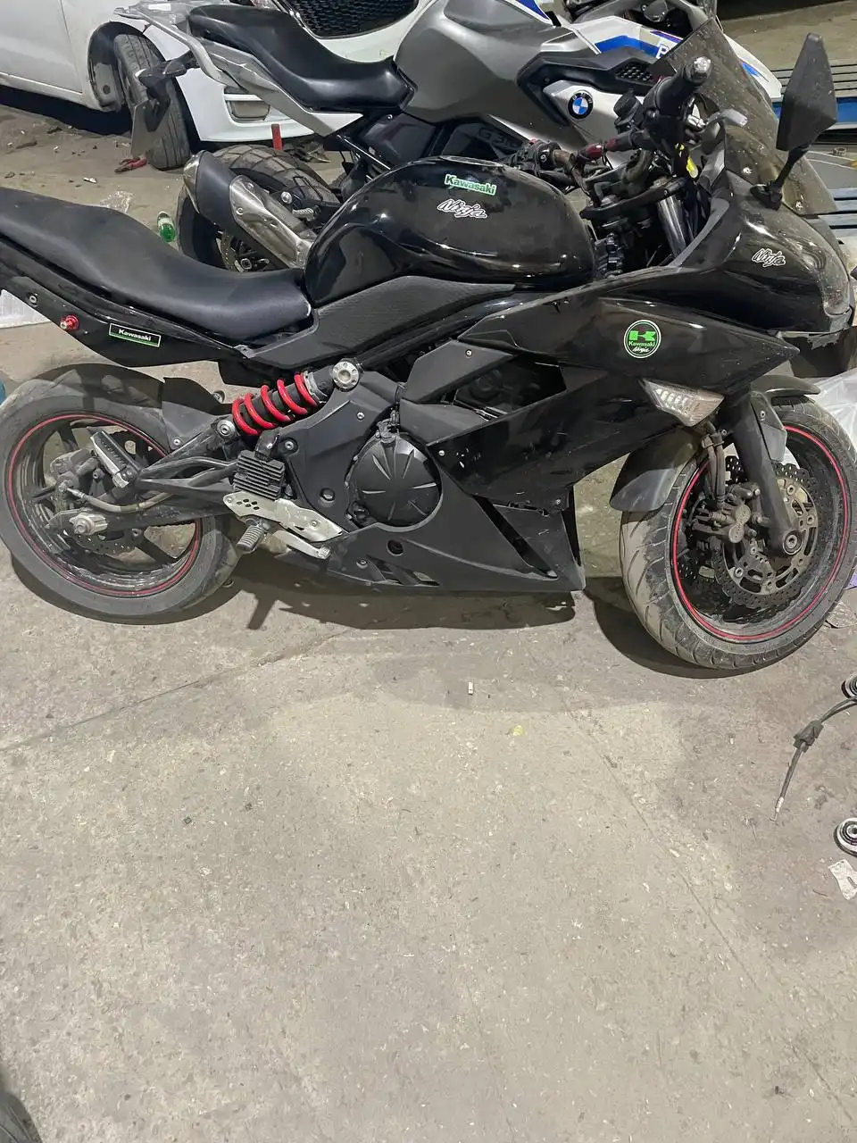 Продажа мотоциклов Kawasaki Ninja 400 и BMW 310