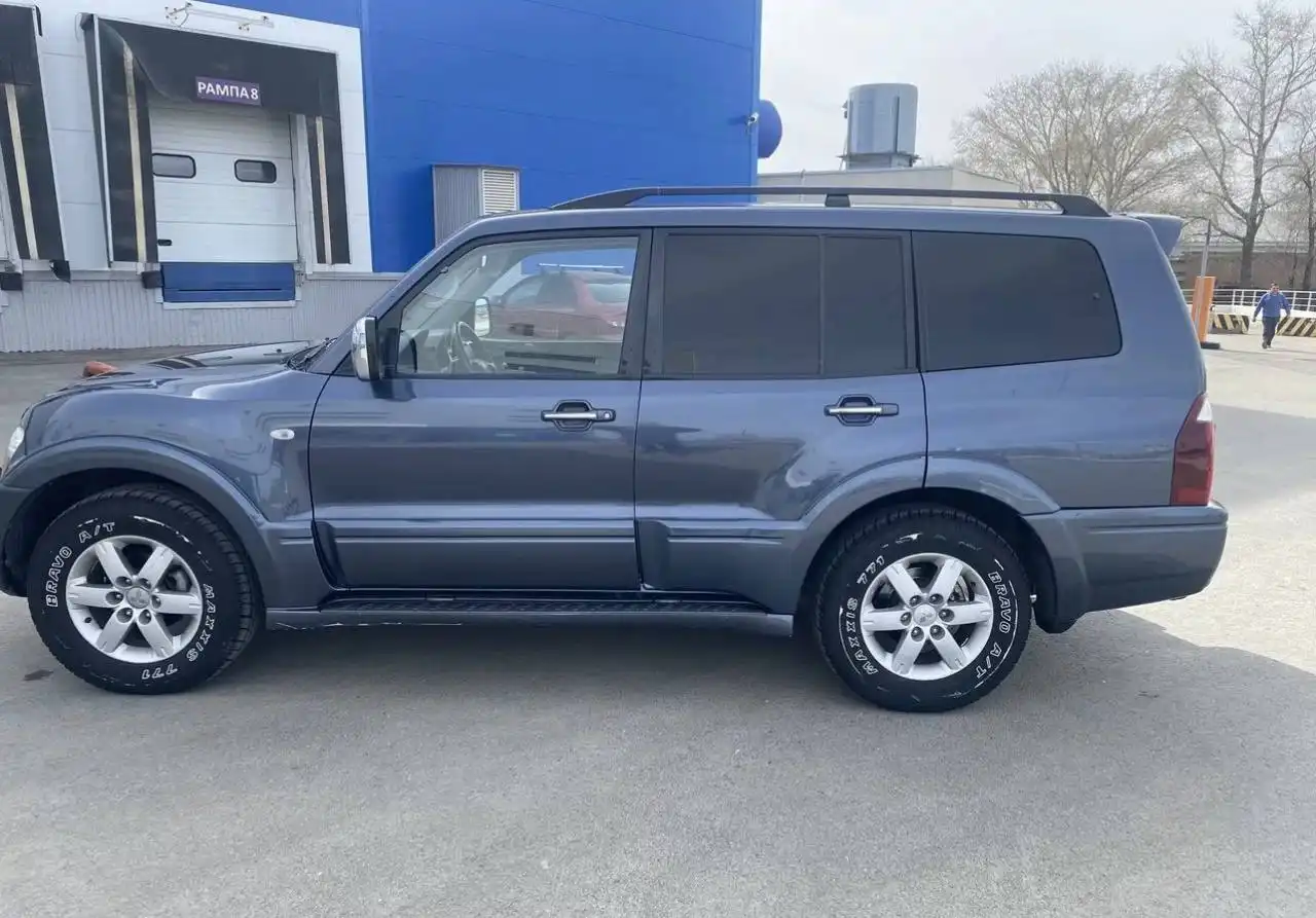 Продам Mitsubishi Pajero III 2005 года в отличном состоянии