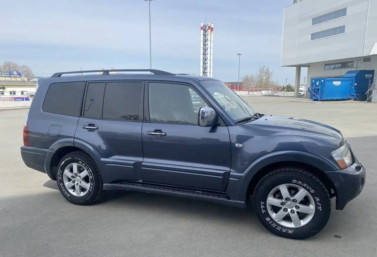 Продам Mitsubishi Pajero III 2005 года в отличном состоянии