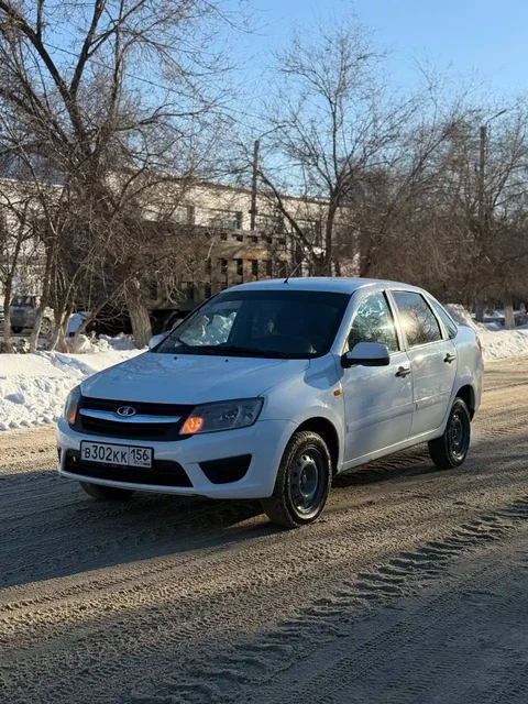 Продажа автомобиля Lada Granta 2015 года - Внедорожники и кроссоверы в Оренбург