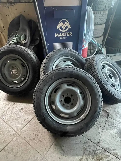 Продажа зимних шин на болотках R13 с шипами - Внедорожники и кроссоверы в Оренбург