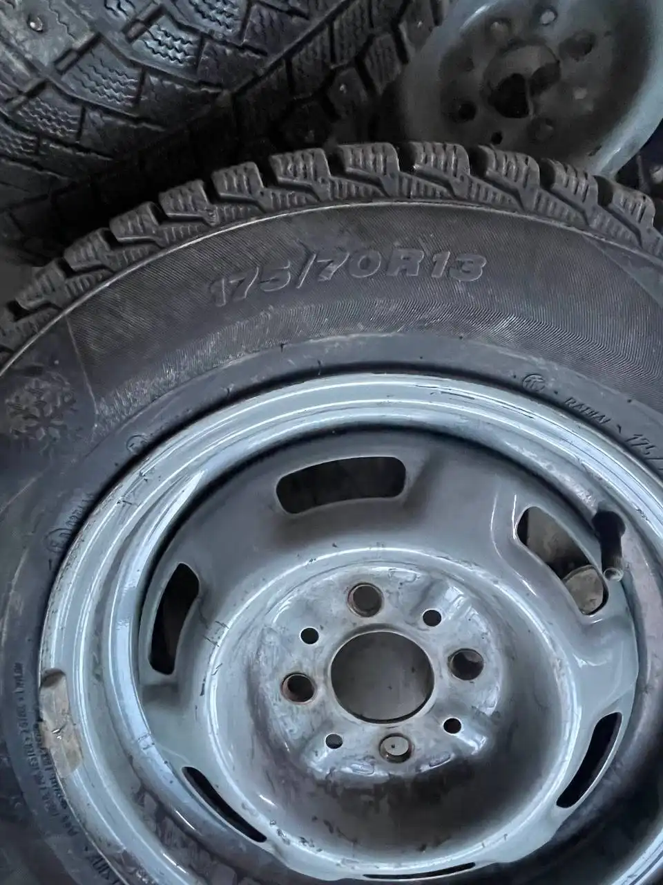 Продажа зимних шин на болотках R13 с шипами - Шины и диски (Авто) в Оренбург