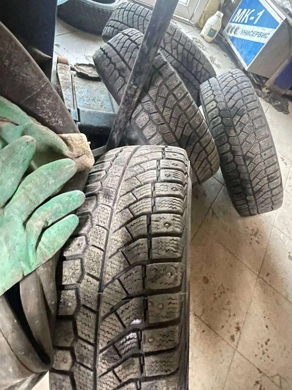 Продажа зимних шин на болотках R13 с шипами - Шины и диски (Авто) в Оренбург