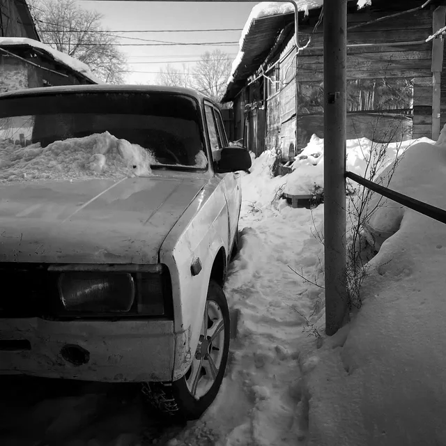 Продажа ВАЗ 2105 без двигателя и колес - Микроавтобусы/Минивэны в Оренбург