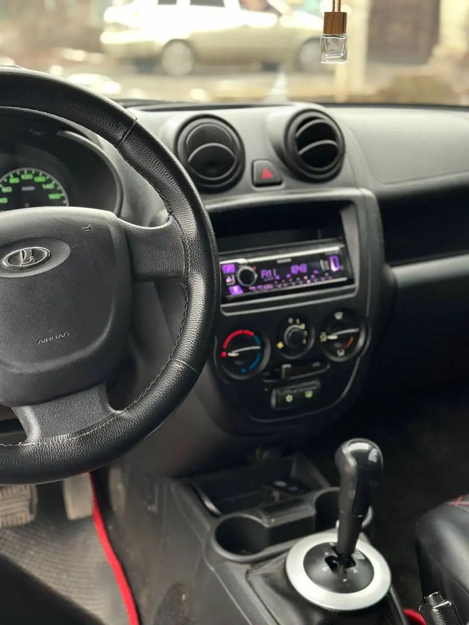 Продажа Лада Гранта 2015 года выпуска - Легковые автомобили (Авто) в Оренбург