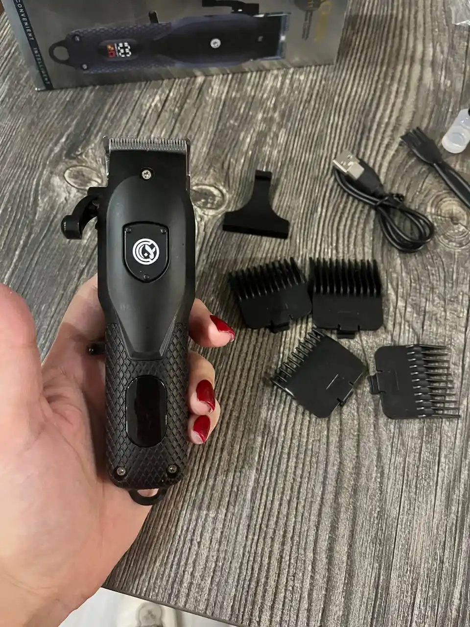 Машинка для стрижки с 4 насадками