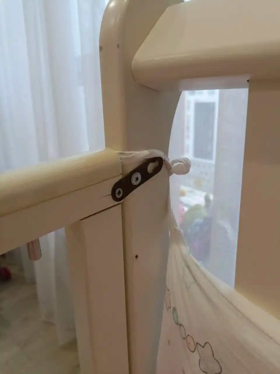 Детская кроватка-маятник с матрасом