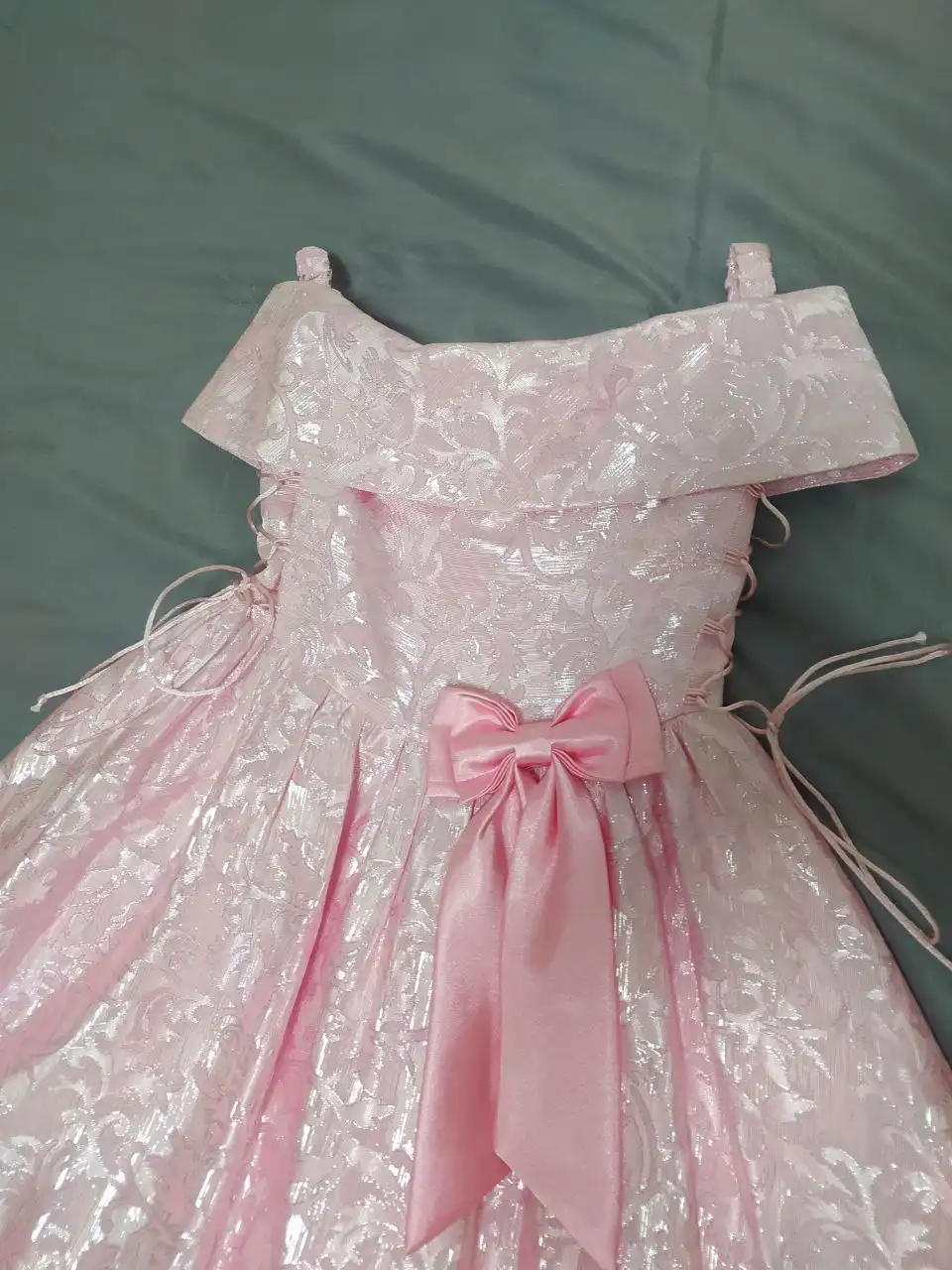 Платье на праздник нежное с регулировкой по полноте