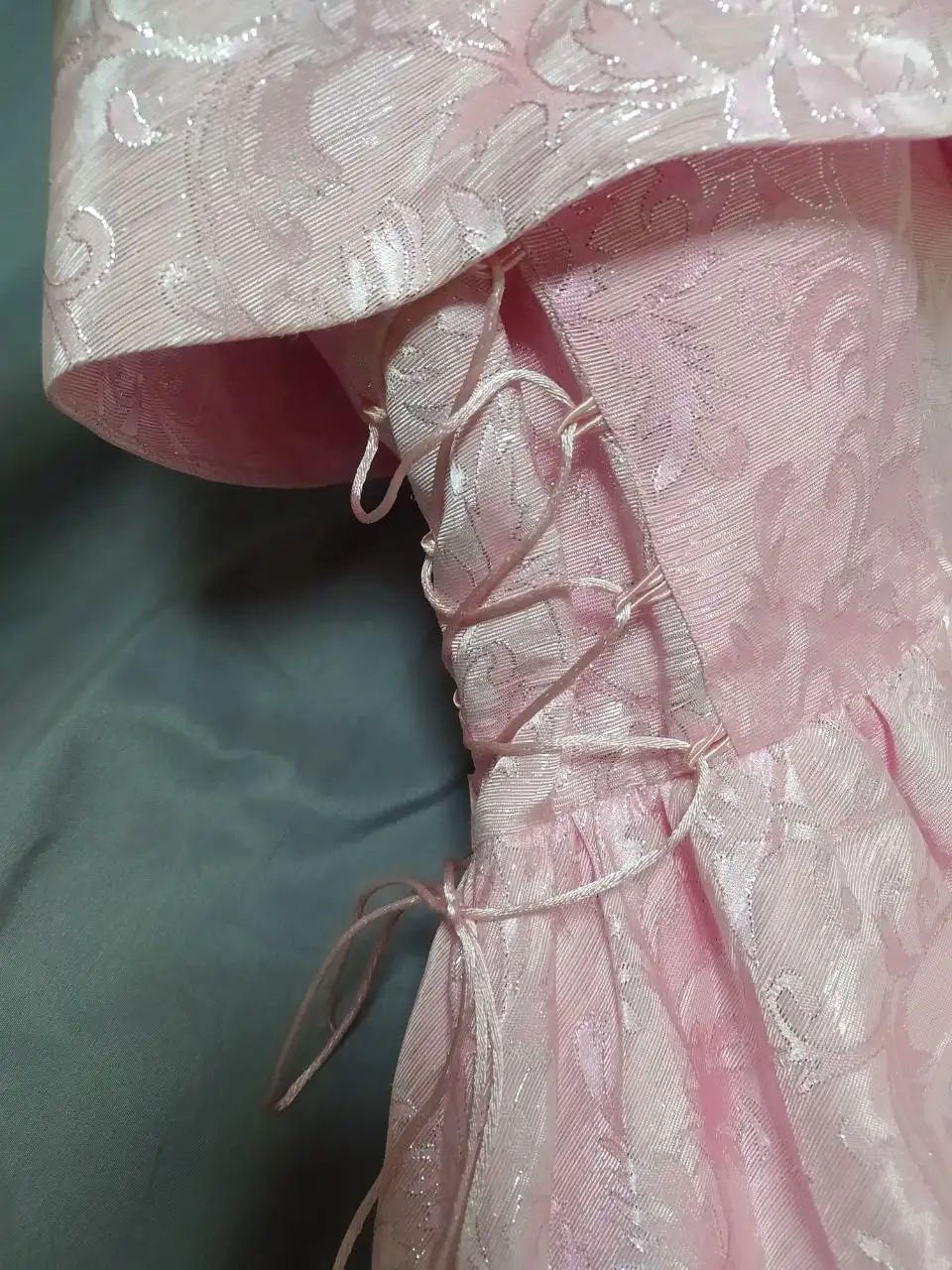 Платье на праздник нежное с регулировкой по полноте