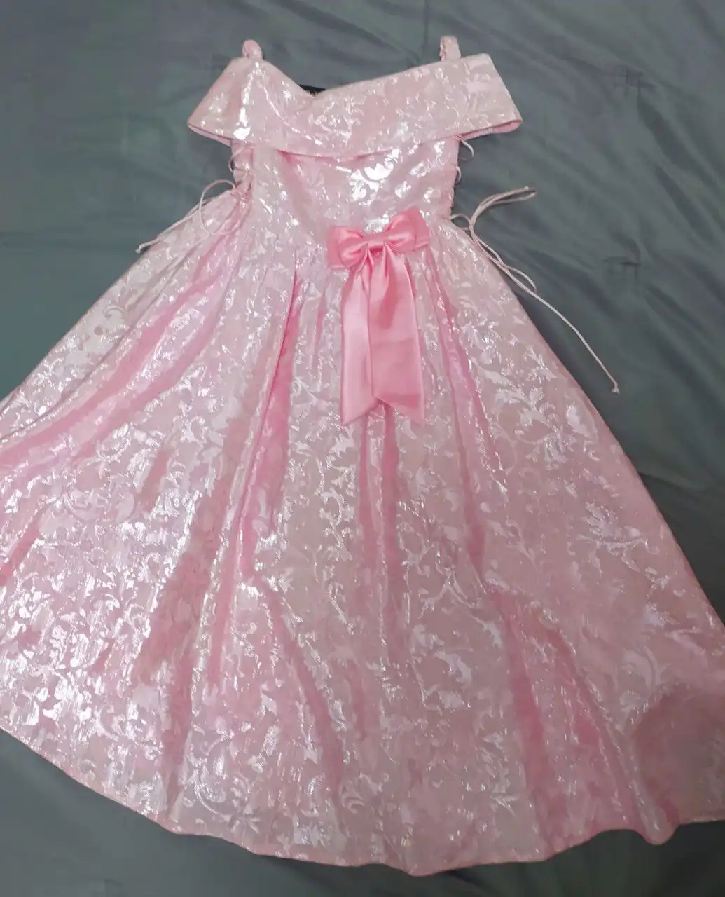 Платье на праздник нежное с регулировкой по полноте