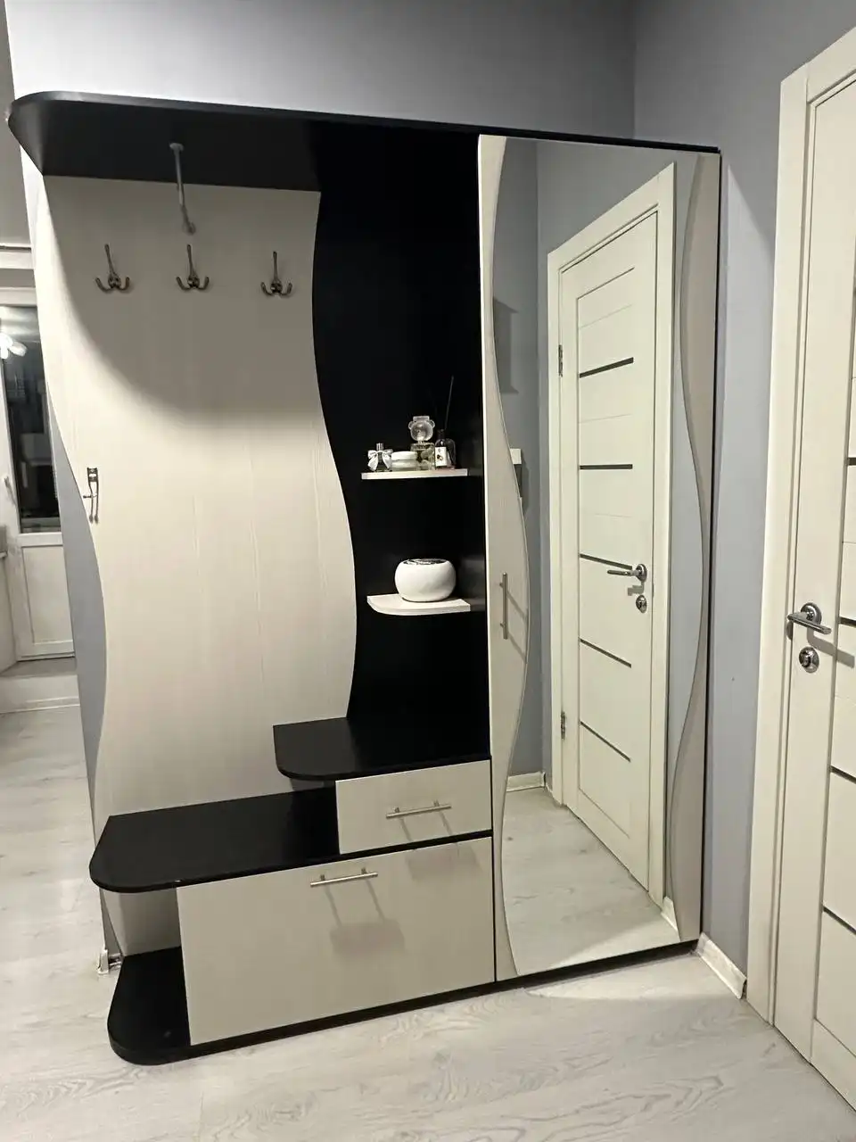 Продажа прихожей с обувницей и шкафа с зеркалом