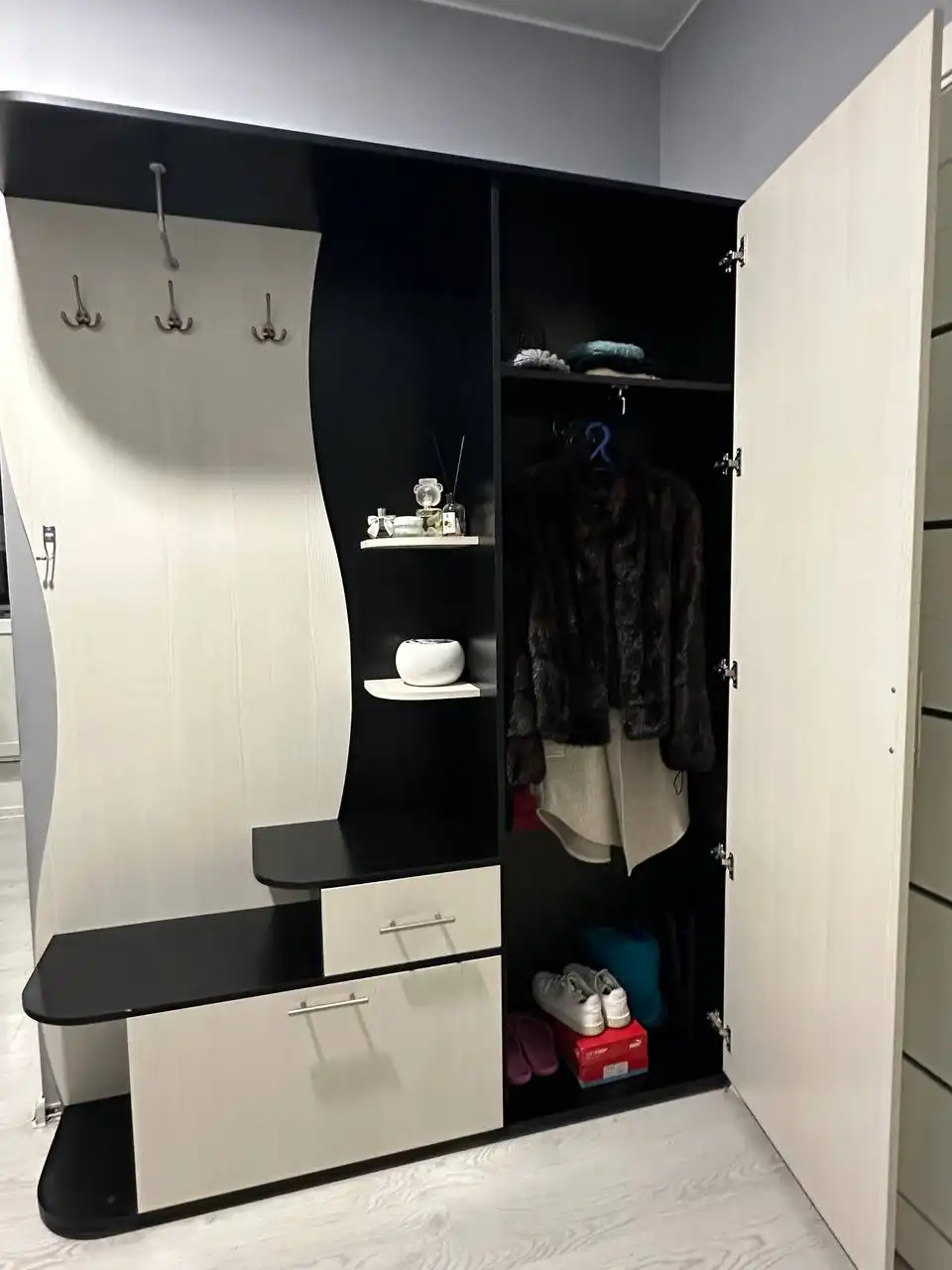 Продажа прихожей с обувницей и шкафа с зеркалом