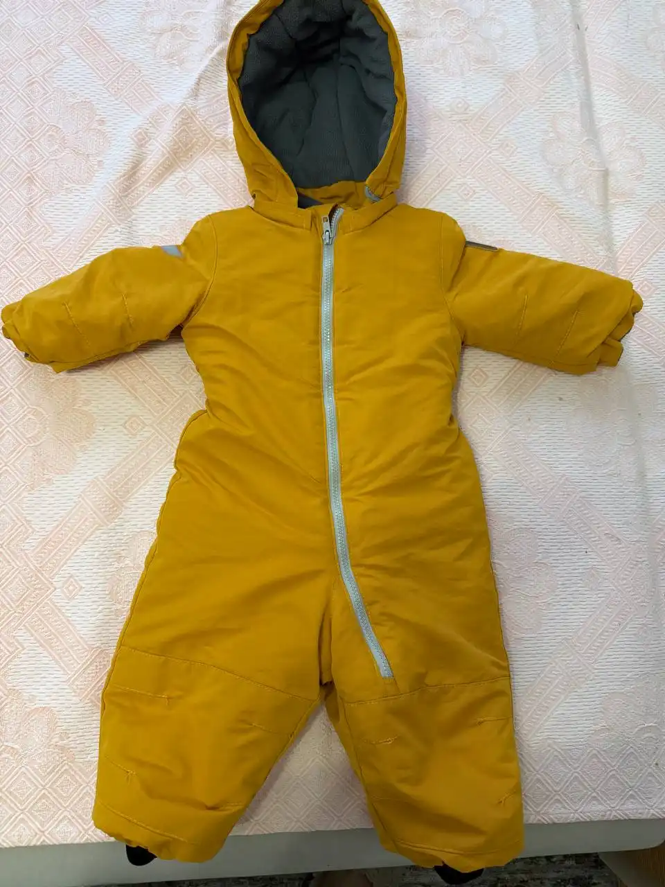 Зимний комбез с варежками