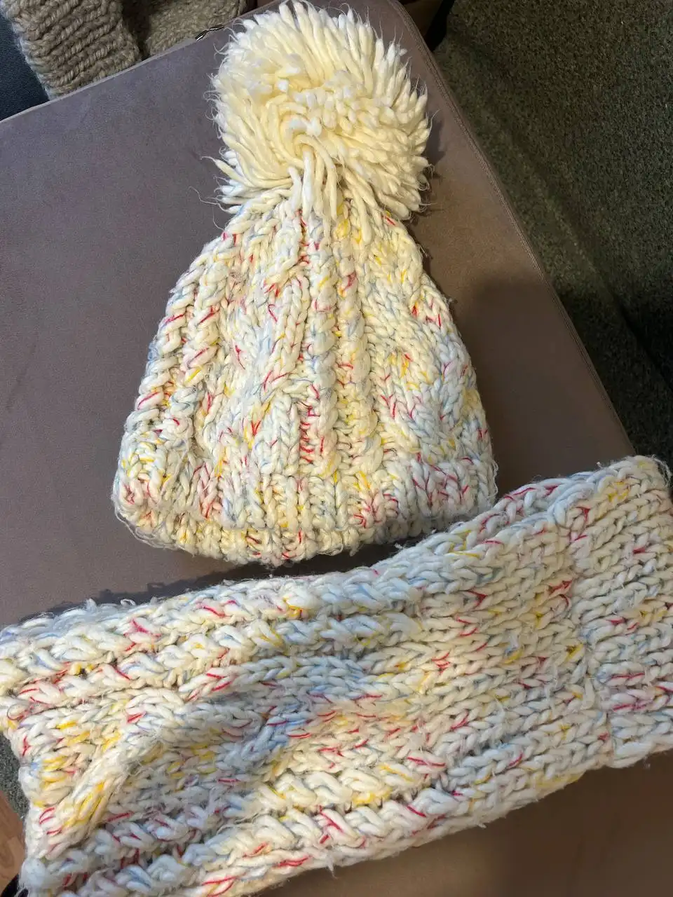 Шапка и шарф ручной работы