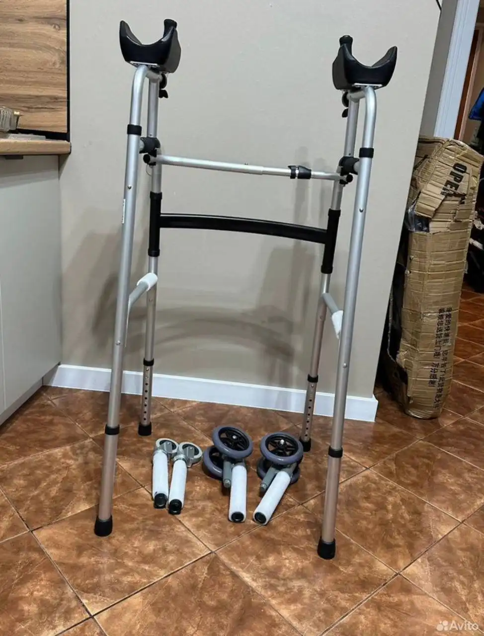 Взрослые ходунки новые с дефектом