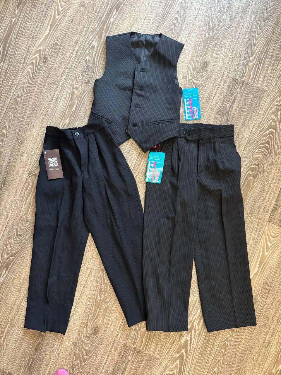 Новые брюки и жилетка для мальчика размер 116