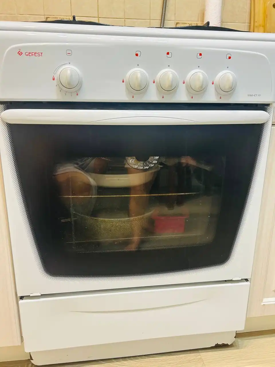 Продам газовую плиту Gefest 8 лет