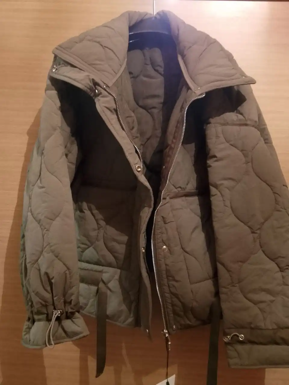 Продаётся новая куртка размер L весна-осень