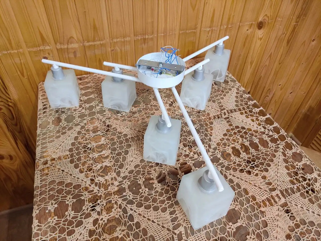 Люстра с шестью лампами Е14, диаметр 630 мм