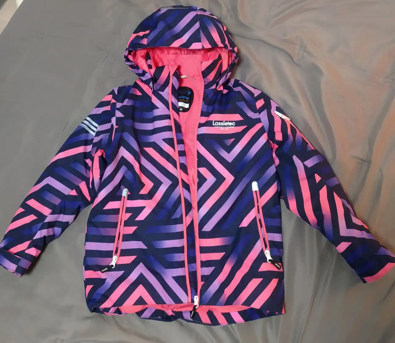 Зимняя куртка Lassietec р. 140+