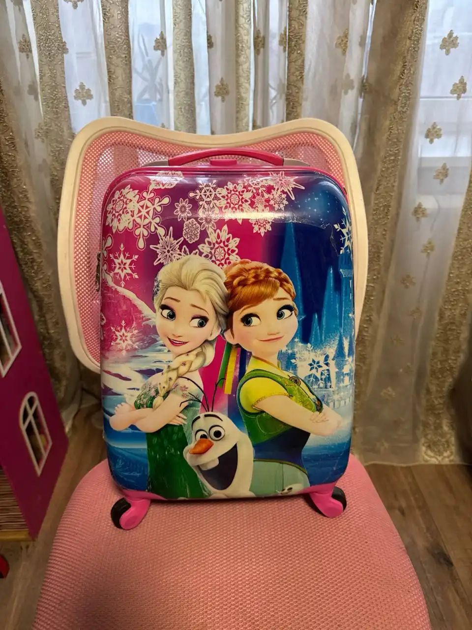 Чемодан на колесиках детский