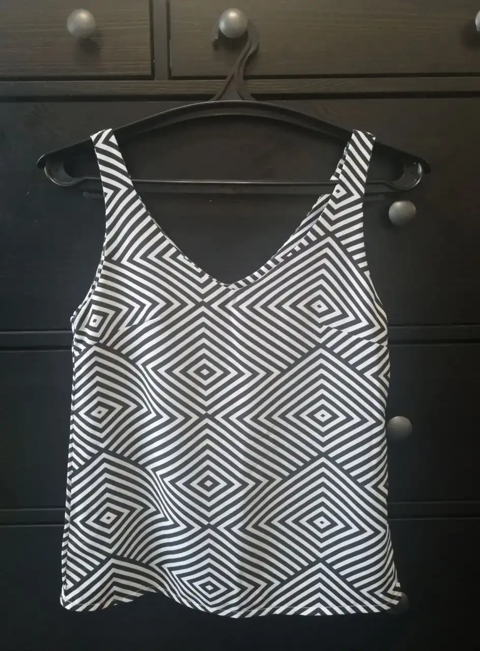 Одежда: футболка, юбка, кофта, сарафан, топ