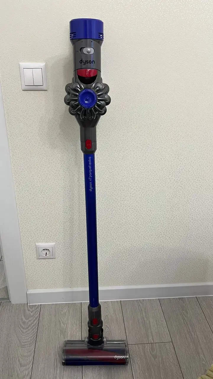 Рабочий пылесос с заменённым аккумулятором