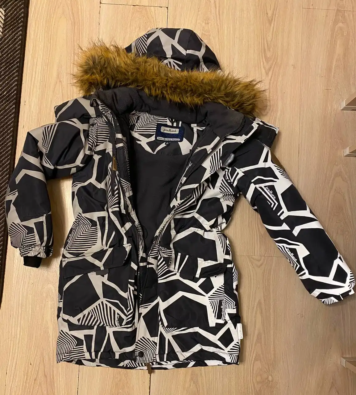 Зимняя куртка в отличном состоянии, рост 146