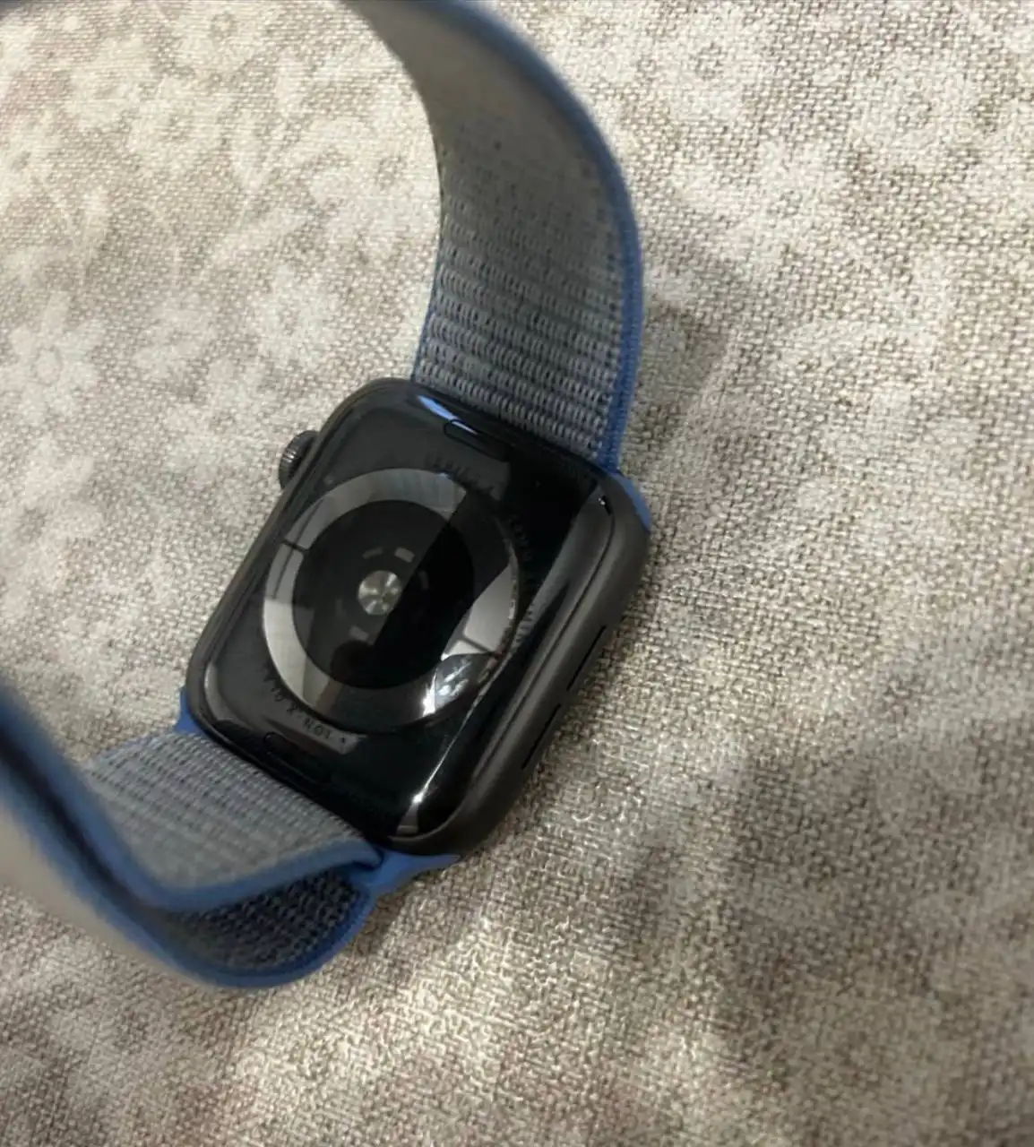 Apple Watch Series 4 44 mm с царапинами