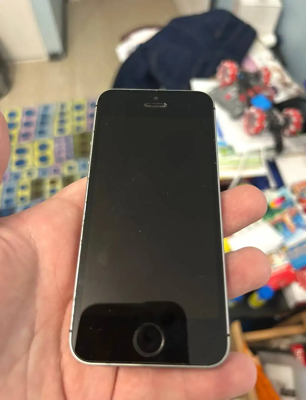 iPhone SE 64ГБ в хорошем состоянии